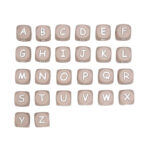 Taupe met Witte Letters